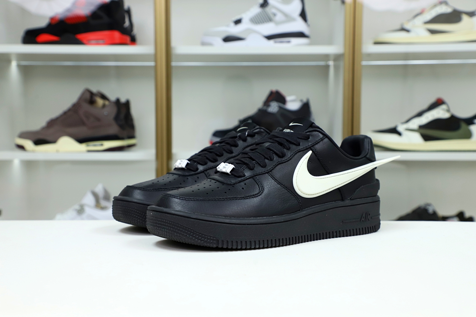 Kimi kick AMBUSH x Nike Air Force 1 Low