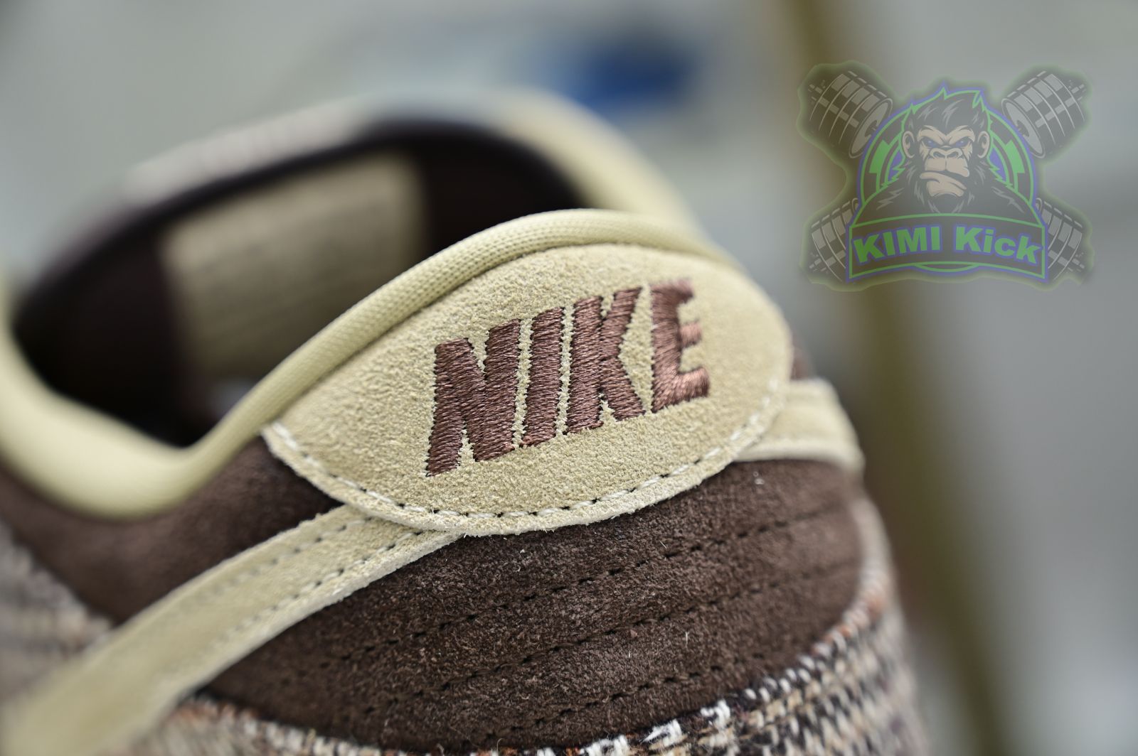 Kimi kick Nike Dunk SB Low Tweed