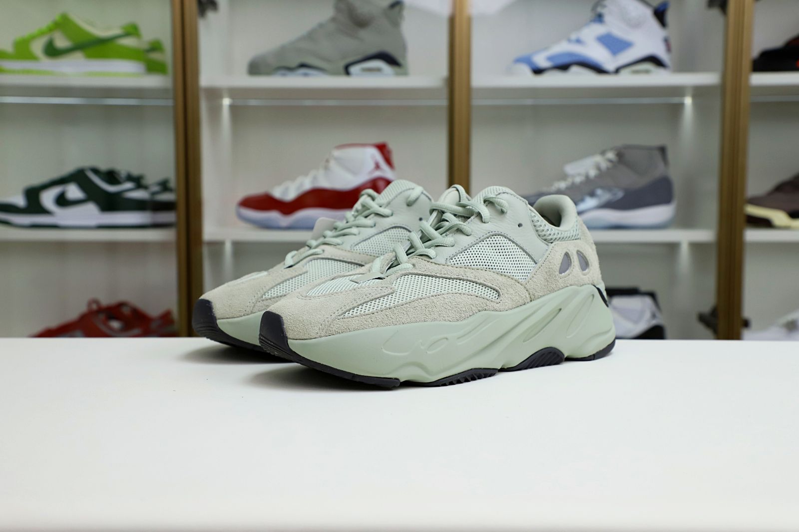 Kimi kick YEEZY BOOST 700 SALT