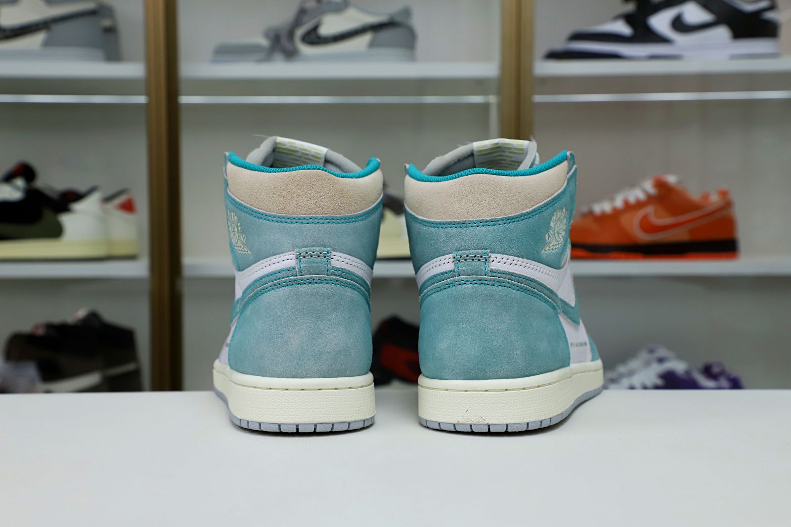 Kimi kick AIR JORDAN 1 RETRO HIGH OG 'TURBO GREEN'