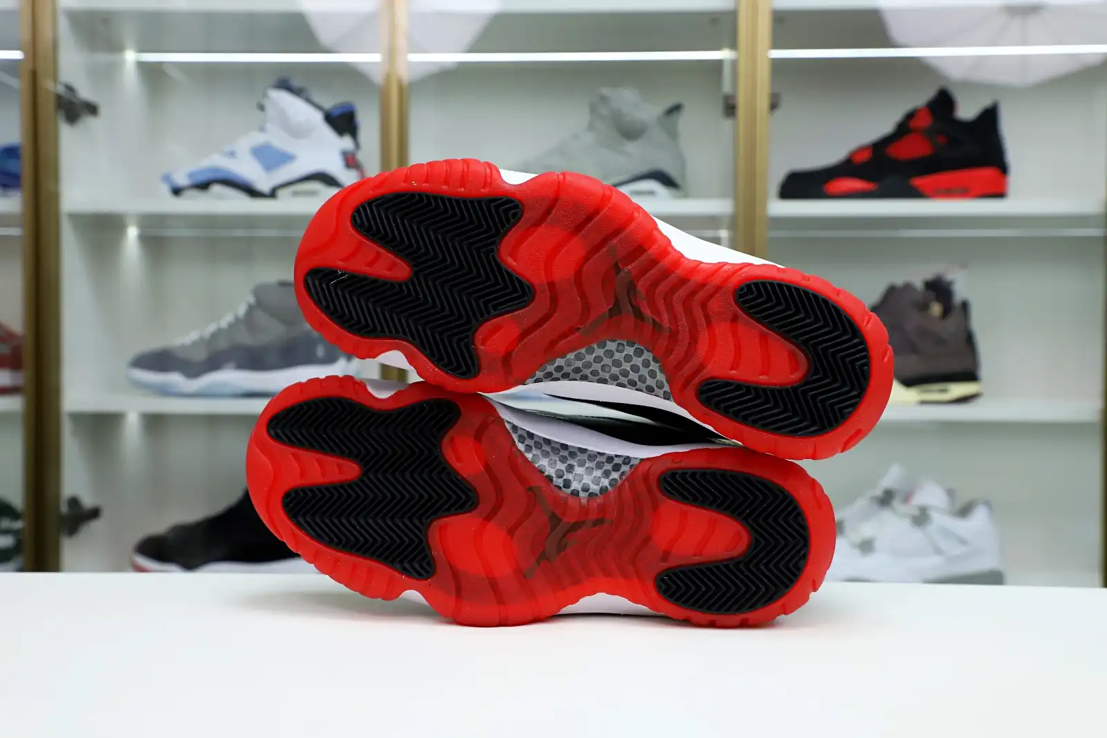 Kimikick AIR JORDAN 11 LOW WHITE BRED