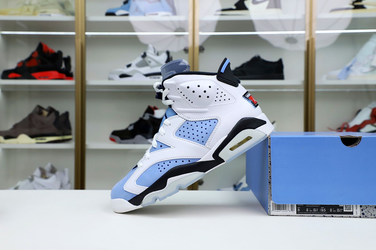 Kimi kick AIR JORDAN 6 RETRO 'UNC HOME'