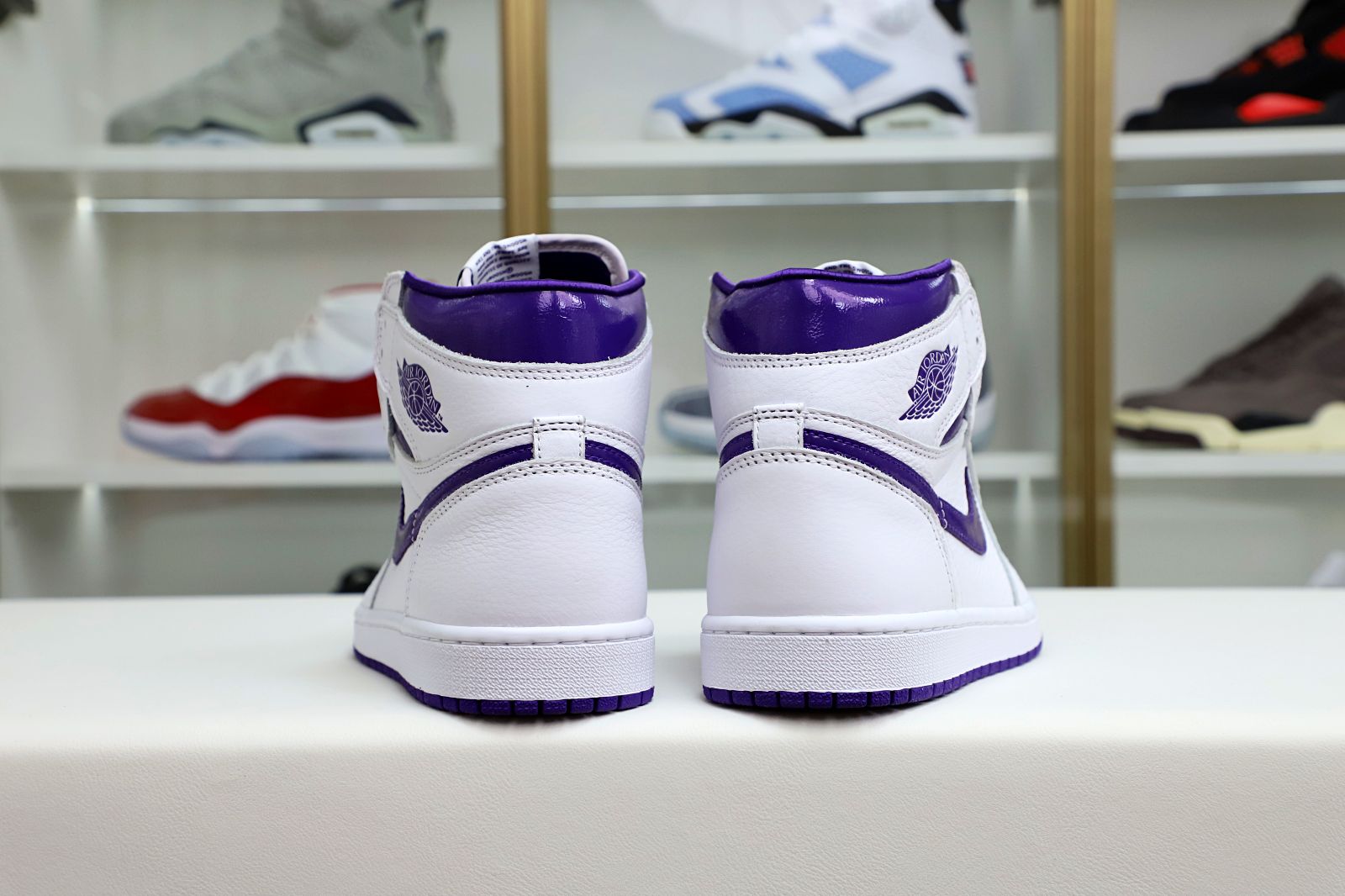 Kimi kick Air Jordan 1 High OG Court Purple