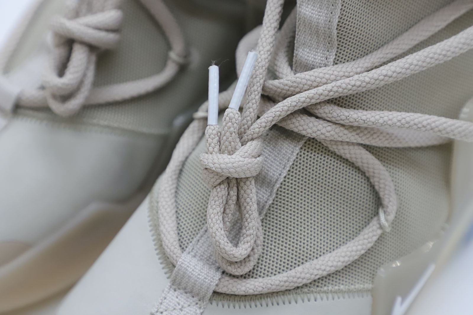 Kimi kick Nike Air Fear of God 1  oatmeal fog