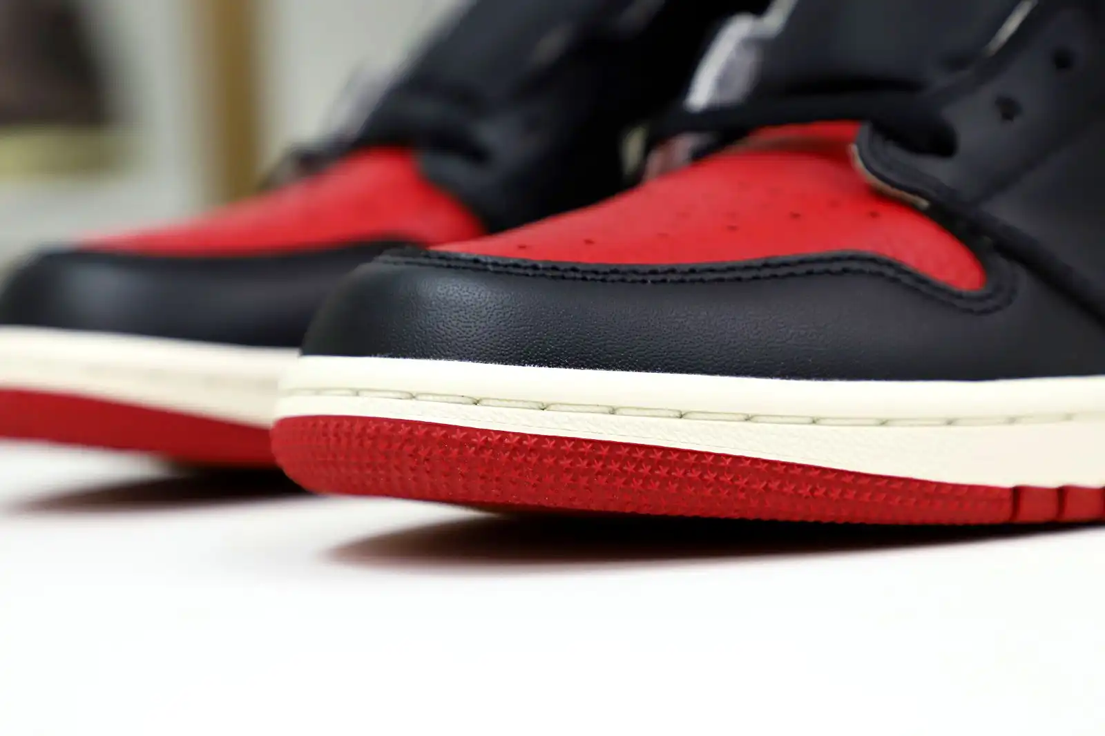 Cheap Kimikick AIR JORDAN 1 RETRO HIGH OG 'BRED TOE'