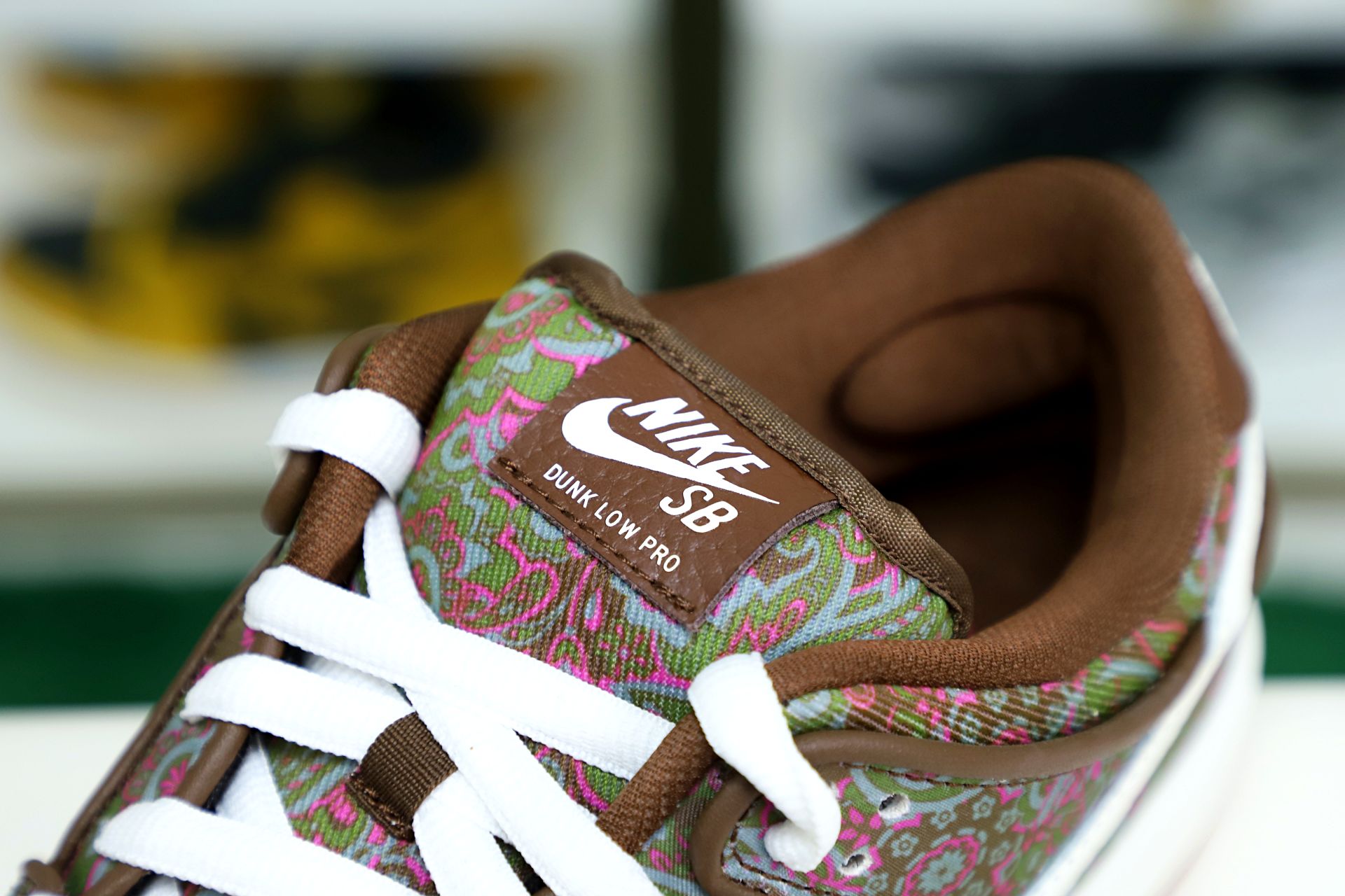 Kimi kick Nike Dunk SB Low Paisley