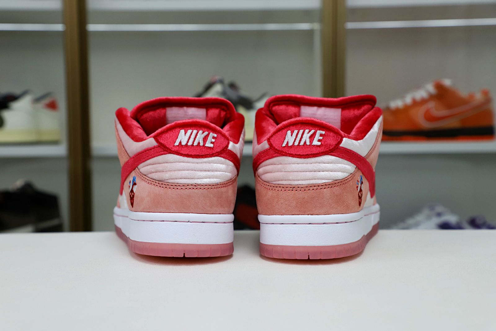 Kimi kick STRANGELOVE X DUNK LOW SB 'VALENTINE'S DAY'