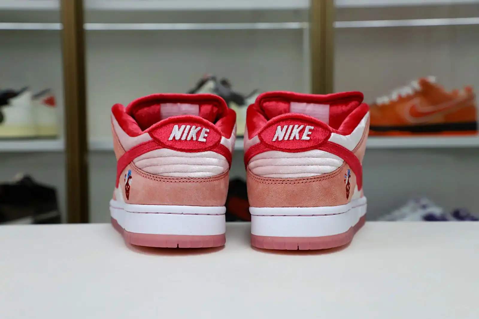 Kimikick STRANGELOVE X DUNK LOW SB 'VALENTINE'S DAY'