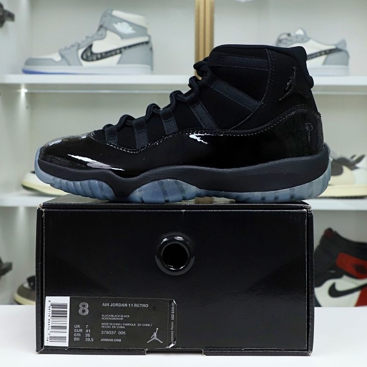 Kimi kick AIR JORDAN 11 RETRO 'CAP AND GOWN'