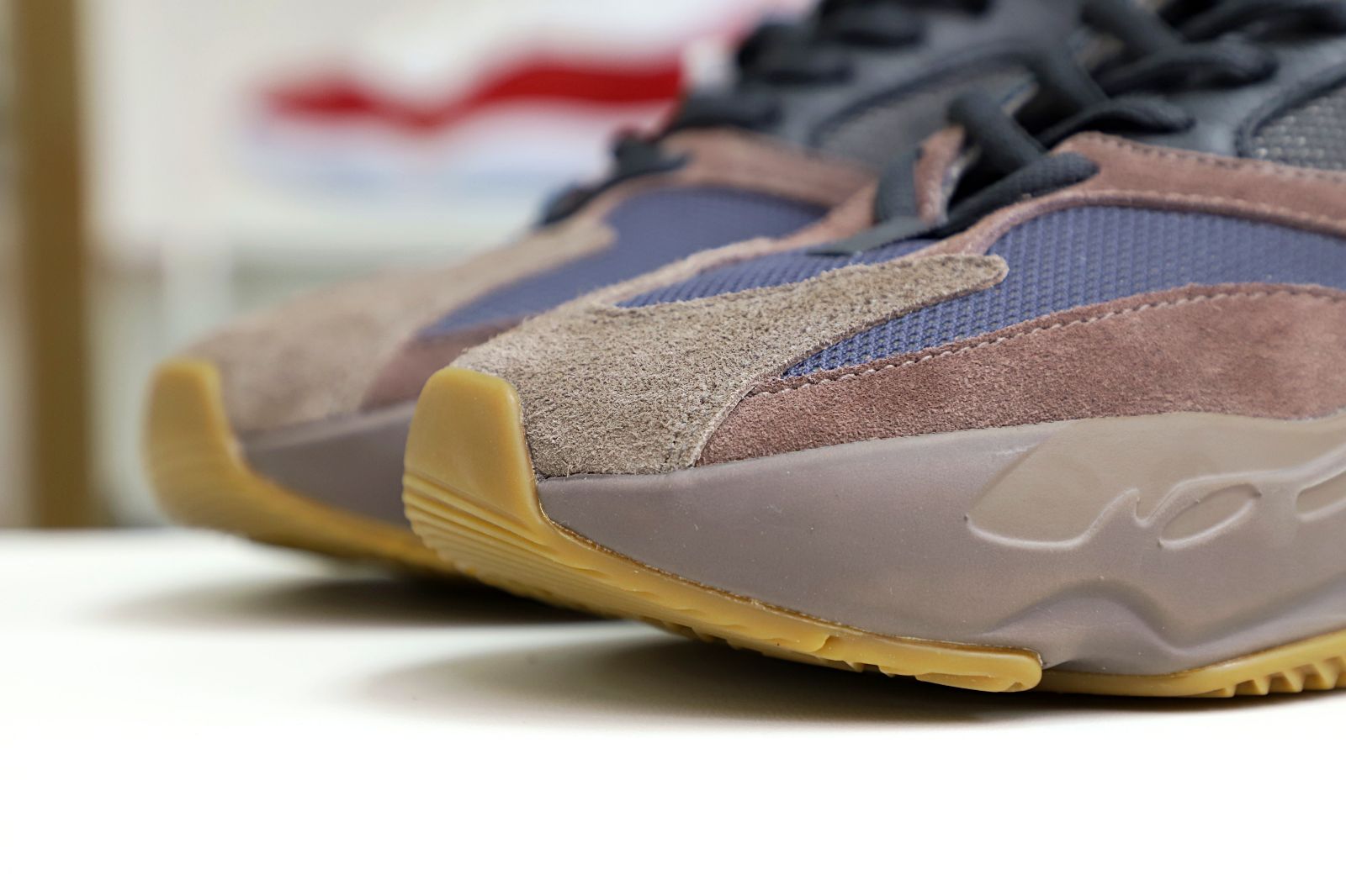 Kimi kick YEEZY BOOST 700 'MAUVE'