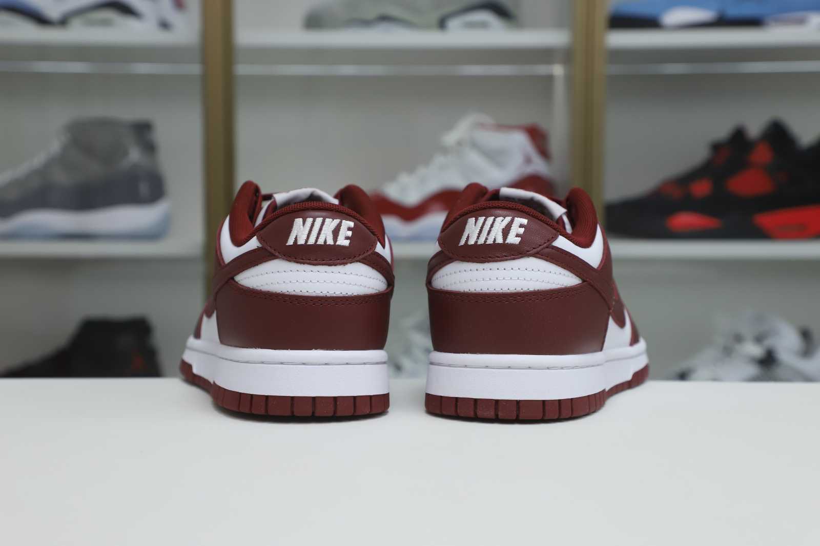 Kimi kick Nike Dunk LowRetro