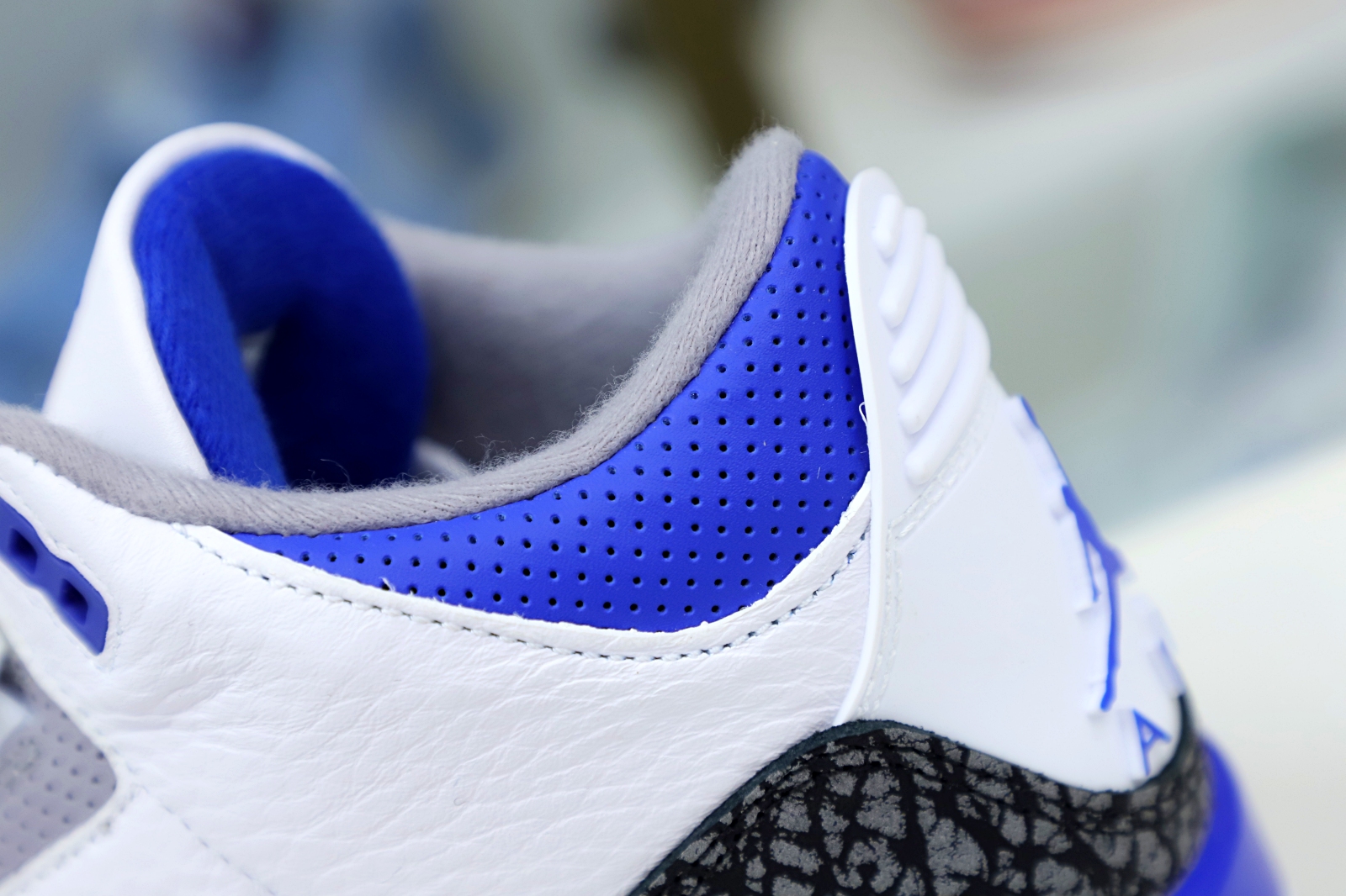 Kimi kick AIR JORDAN 3 RETRO 'RACER BLUE'