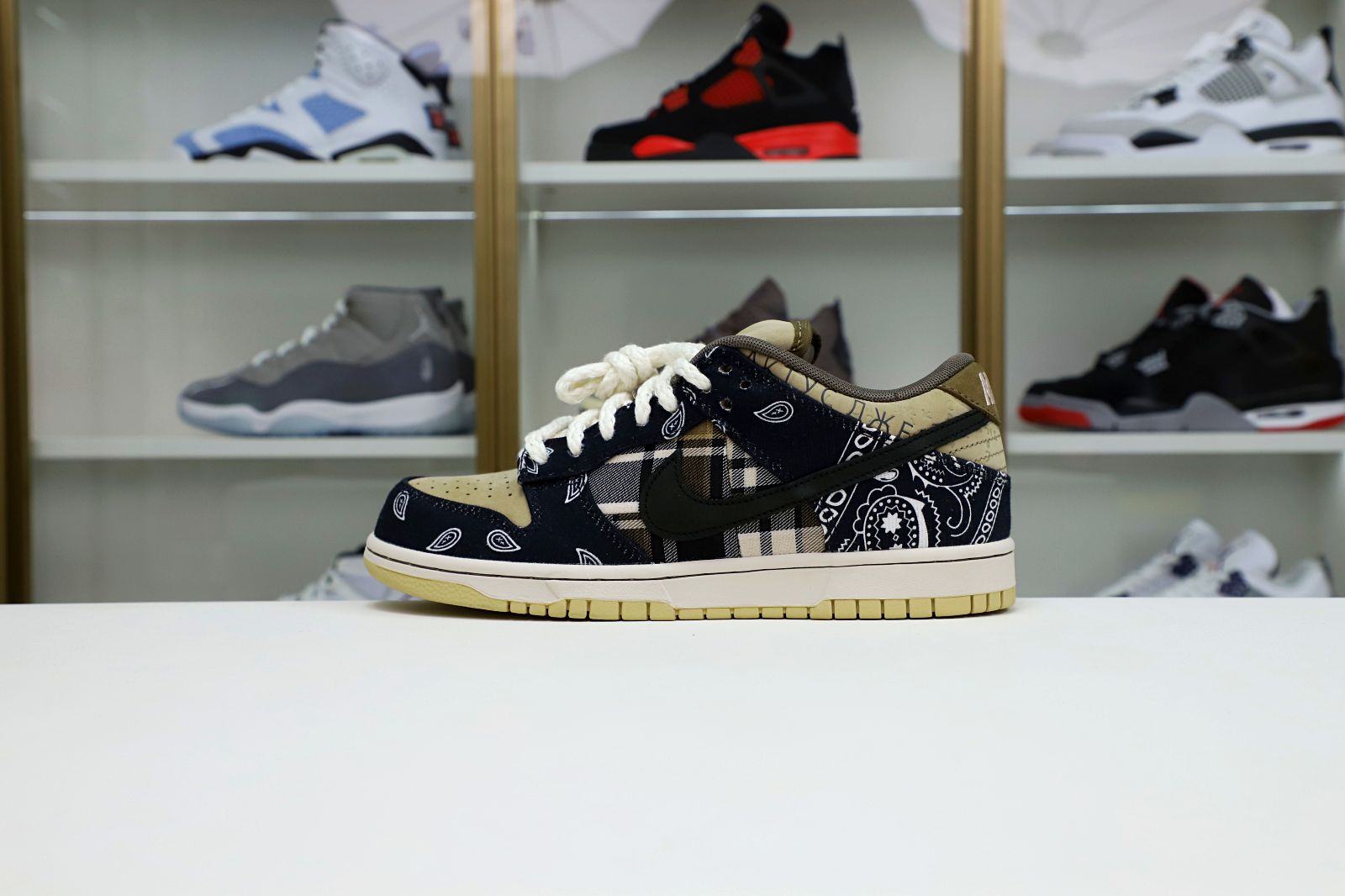 Kimi kick TRAVIS SCOTT X DUNK LOW PREMIUM QS SB 'CACTUS JACK'