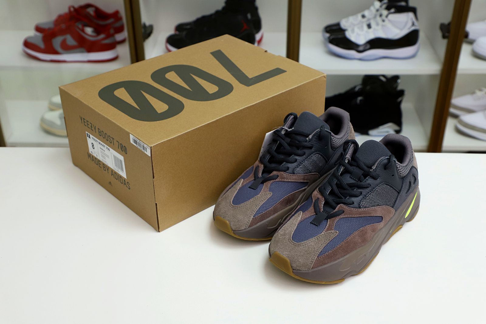 Kimi kick YEEZY BOOST 700 'MAUVE'