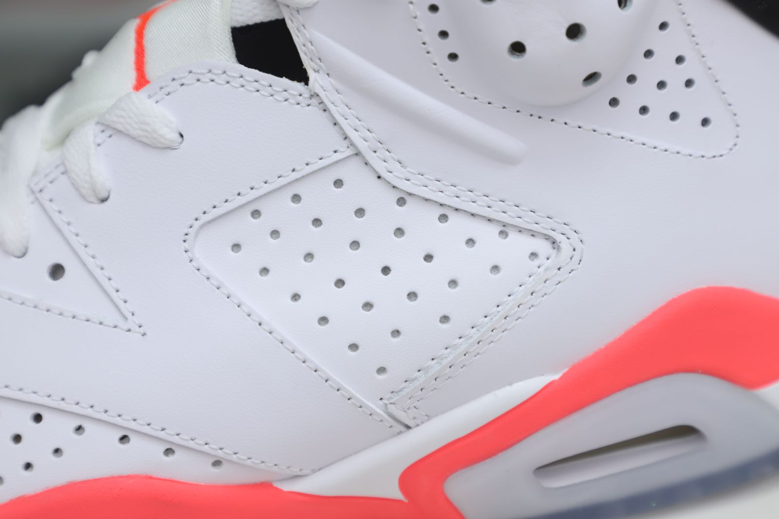 Kimi kick Air Jordan 6 Retroinfrared White