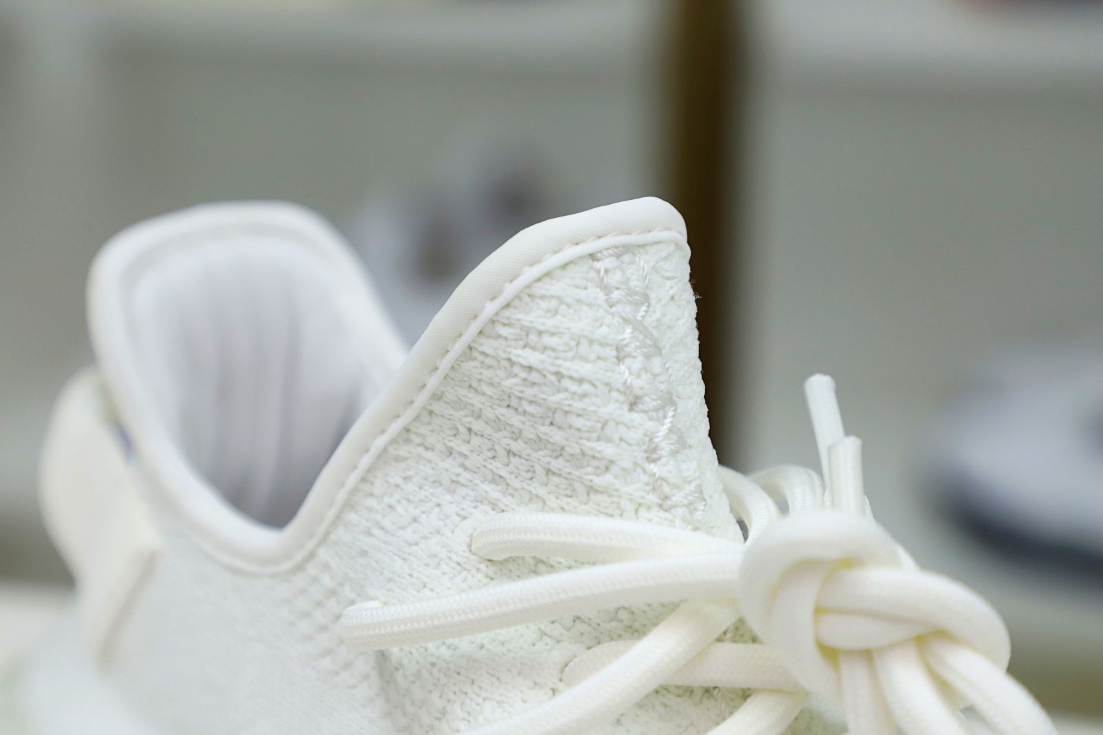 Kimi kick YEEZY BOOST 350 V2 'CREAM WHITE   TRIPLE WHITE'