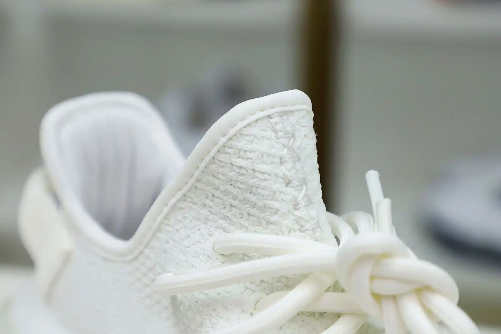 Kimikick YEEZY BOOST 350 V2 'CREAM WHITE   TRIPLE WHITE'