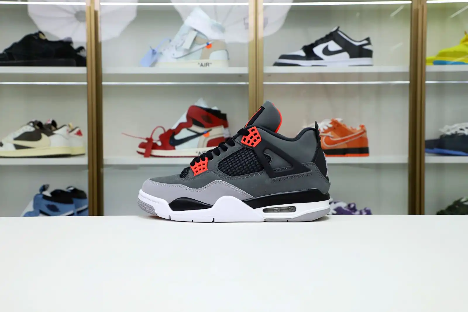 Reps Kimi kick AIR JORDAN 4 INFRARED