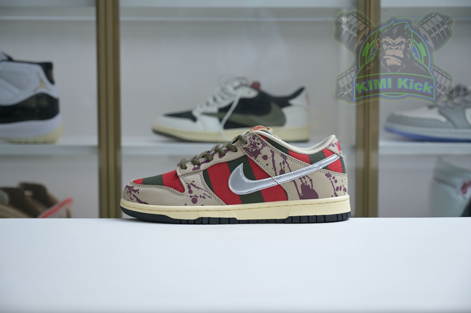 Kimi kick Nike Dunk SB Low Freddy Krueger