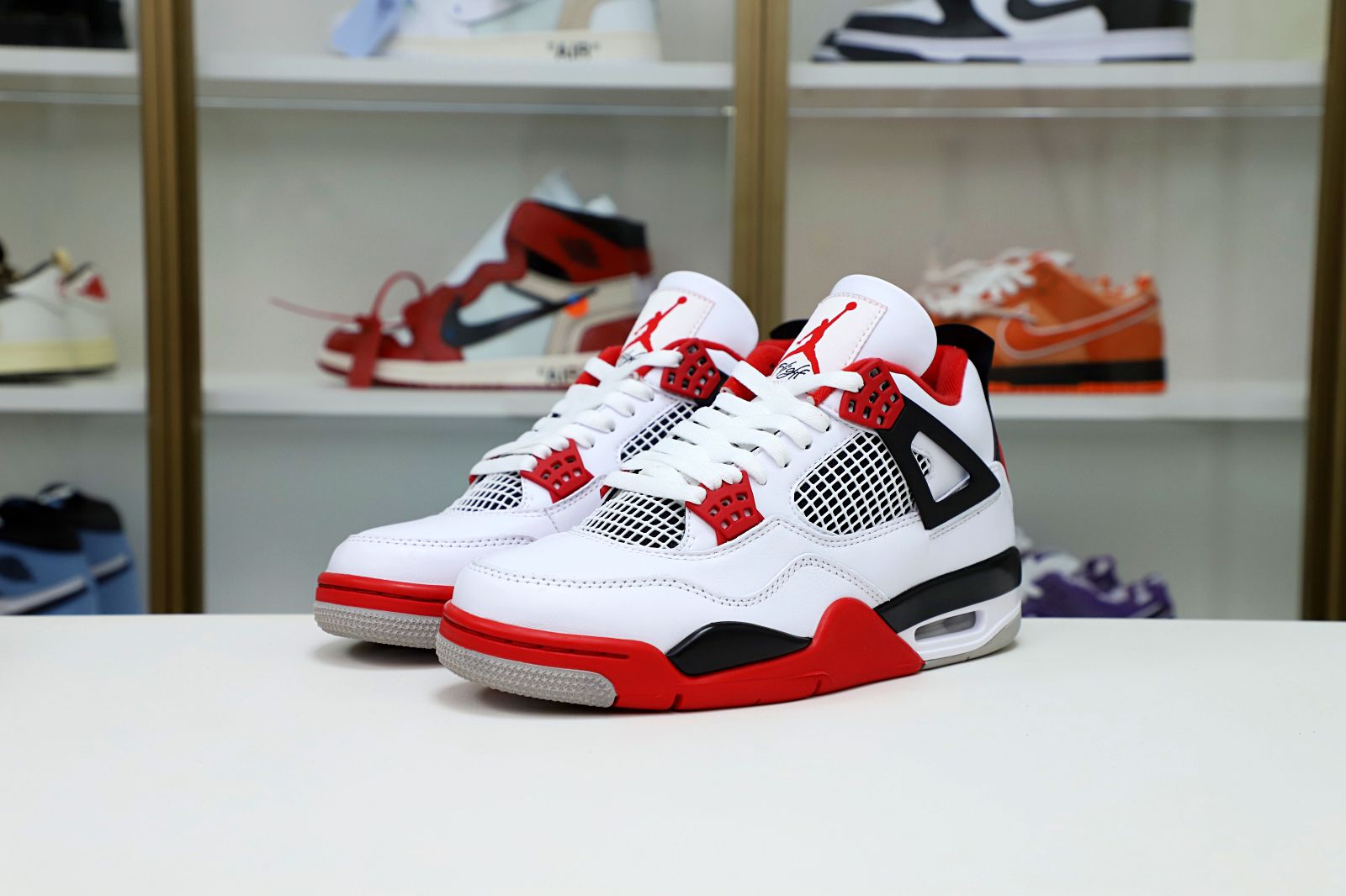 Kimi kick AIR JORDAN 4 RETRO 'FIRE RED' 2012