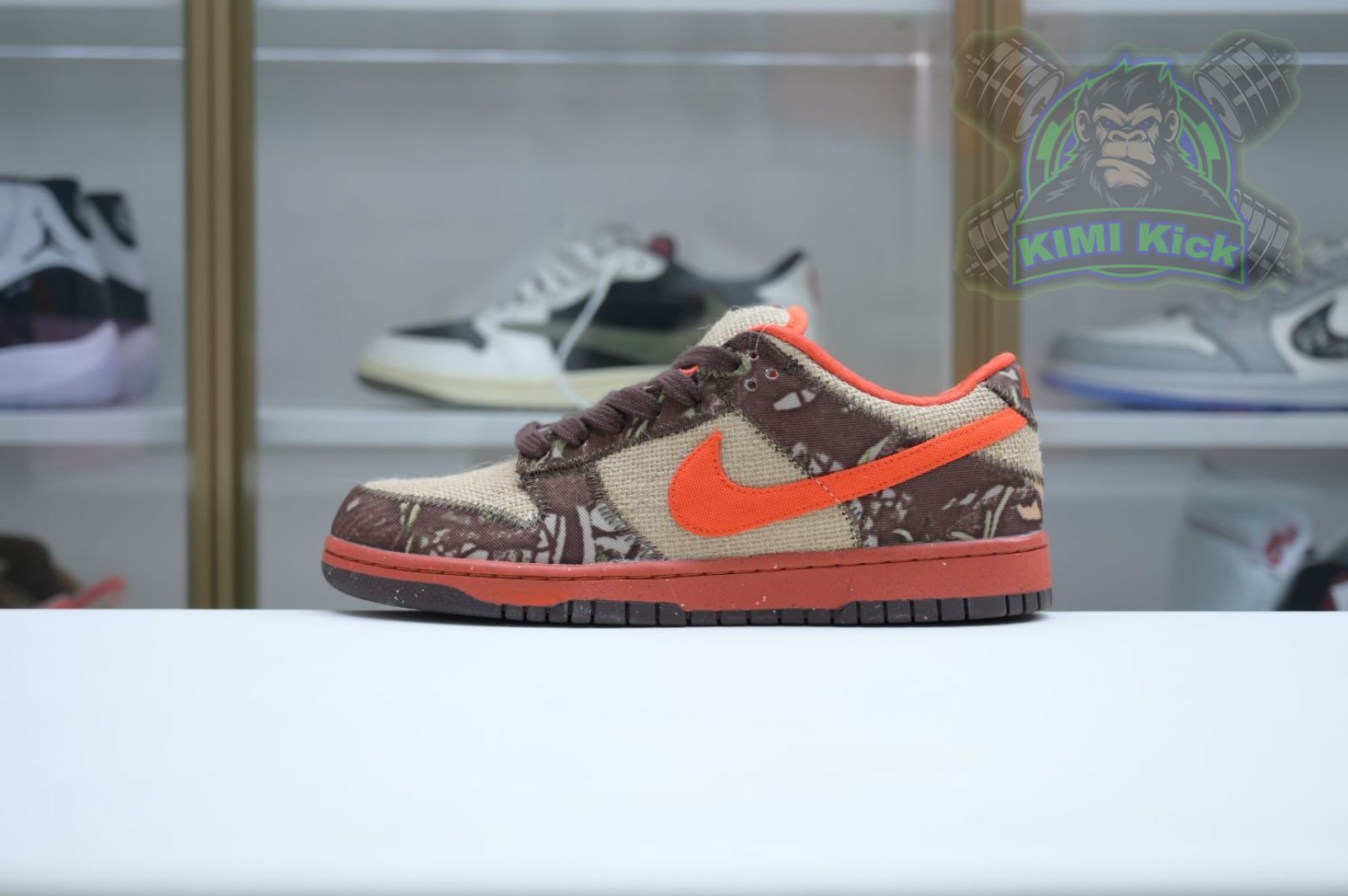 Kimi kick Nike Dunk SB Low Reese Forbes