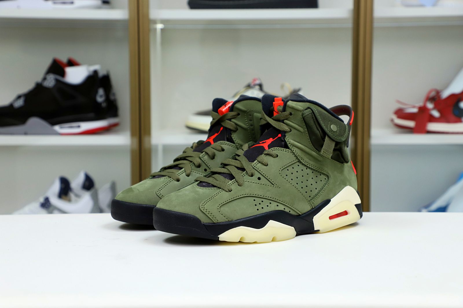 Kimi kick TRAVIS SCOTT X AIR JORDAN 6 RETRO 'OLIVE'