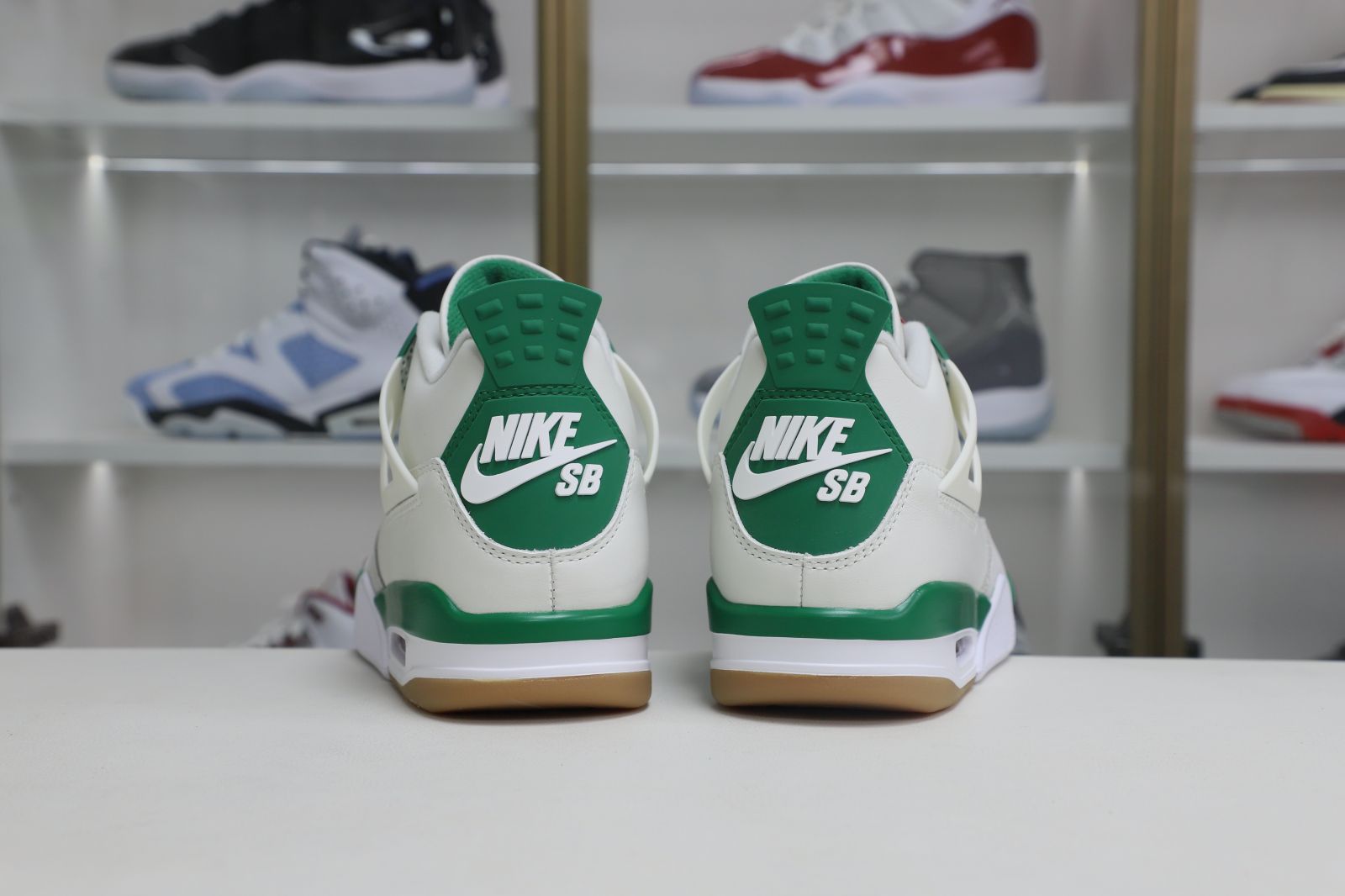 Kimi kick NIKE SB X AIR JORDAN 4 RETRO 'PINE GREEN'