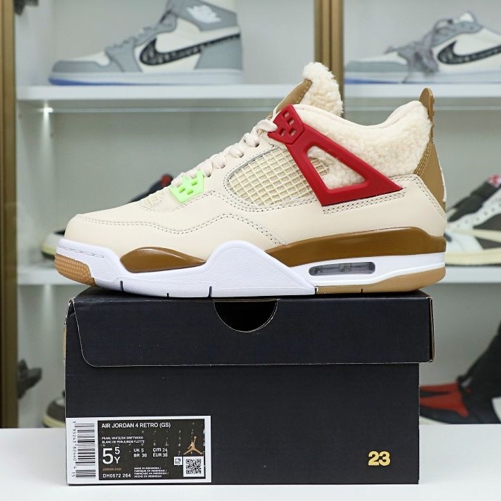 Kimi kick AIR JORDAN 4 RETRO GS 'WILD THINGS'