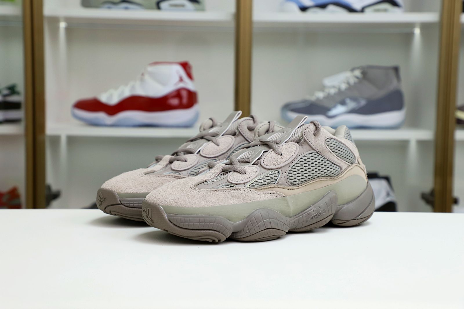 Kimi kick Yeezy 500 