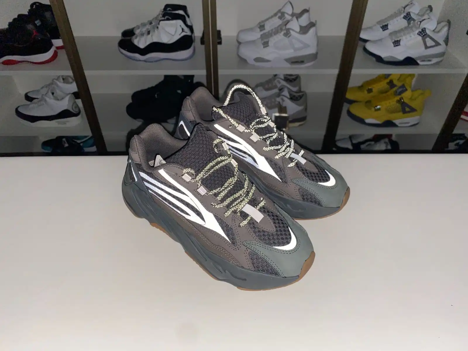 Kimikick Yeezy boost 700 V2 