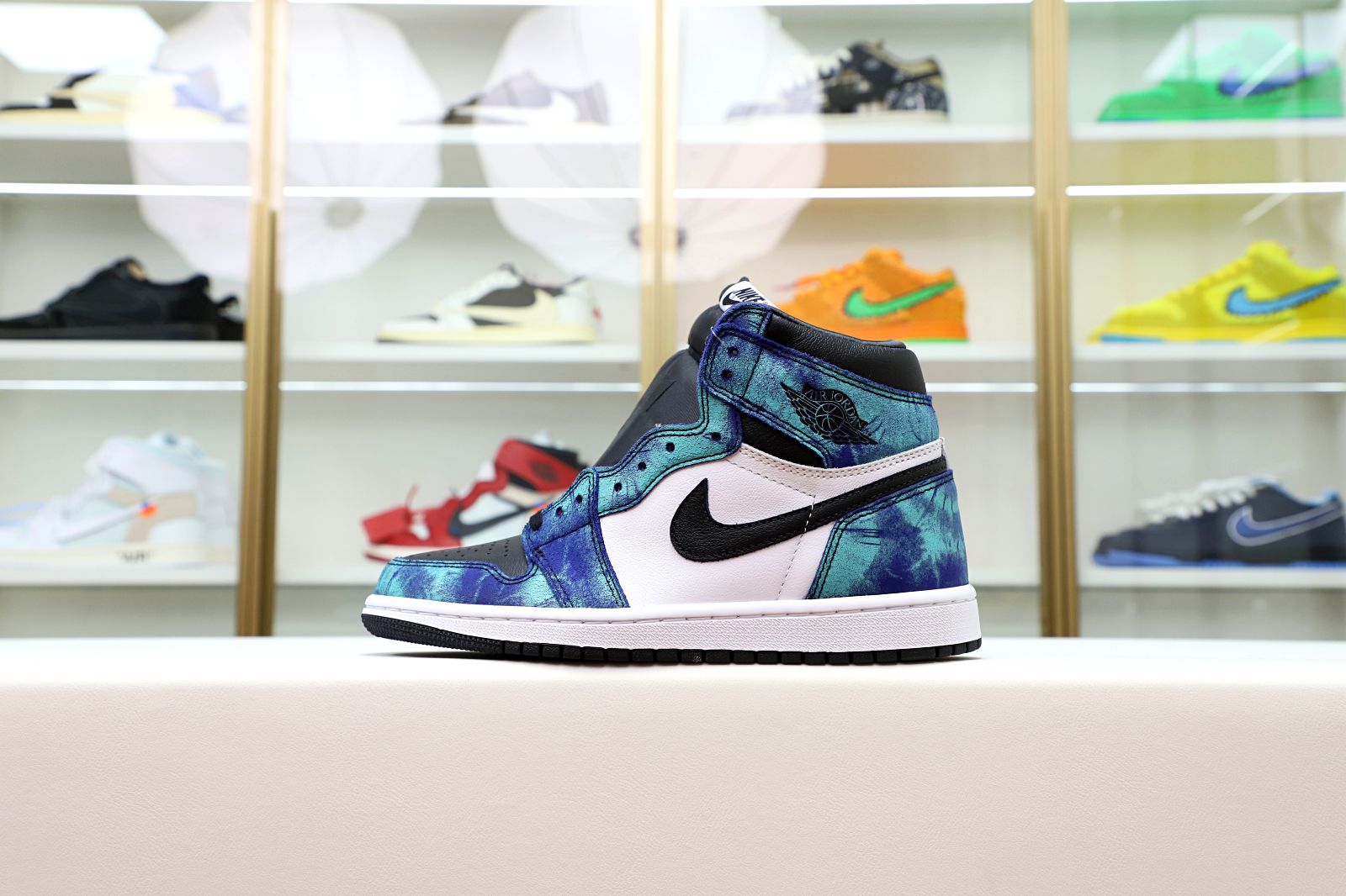 Kimi kick Air Jordan 1 High OG  Tie-Dye