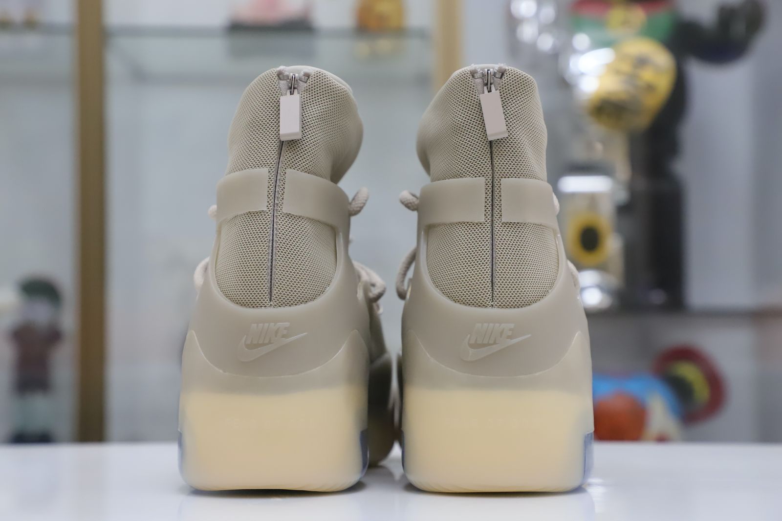 Kimi kick Nike Air Fear of God 1  oatmeal fog