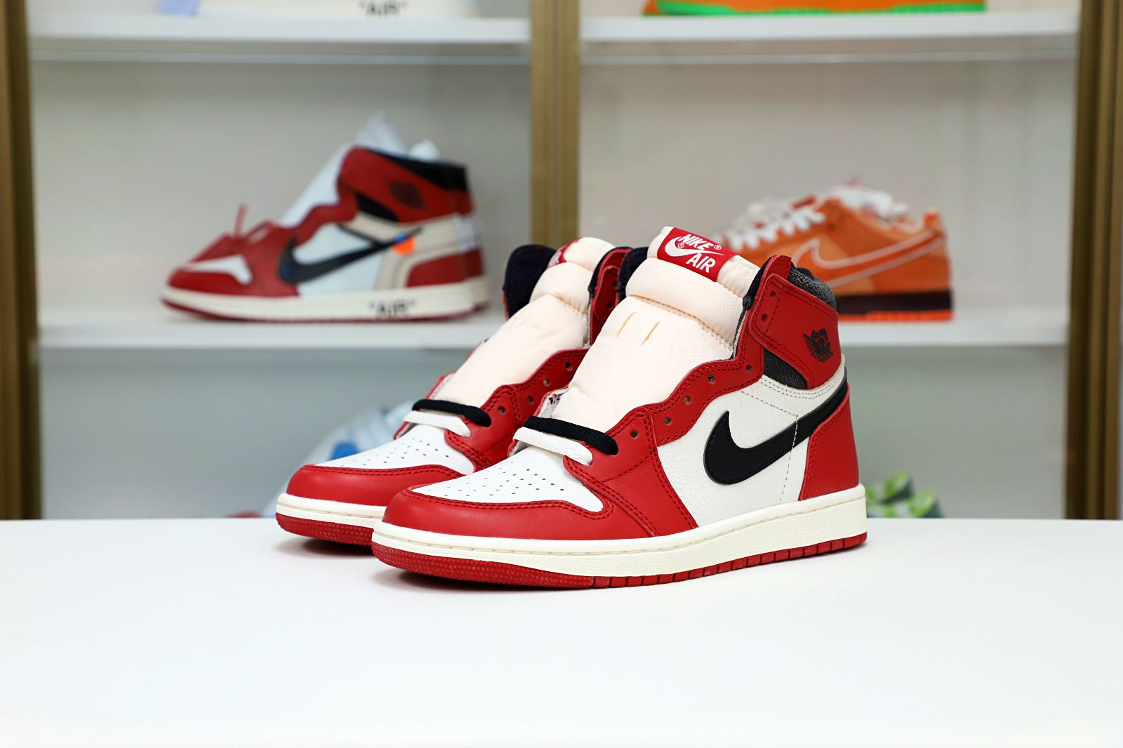 Kimi kick AIR JORDAN 1 REIMAGINED LOST AND FOUND “CHICAGO” 2022