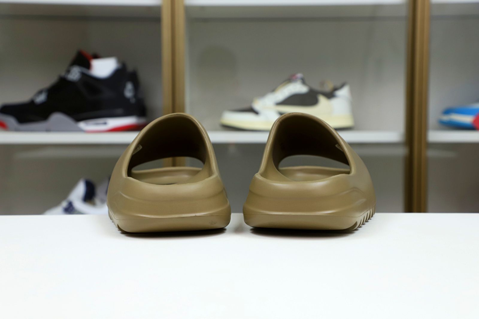 Kimi kick Yeezy Slide BrownFV8425