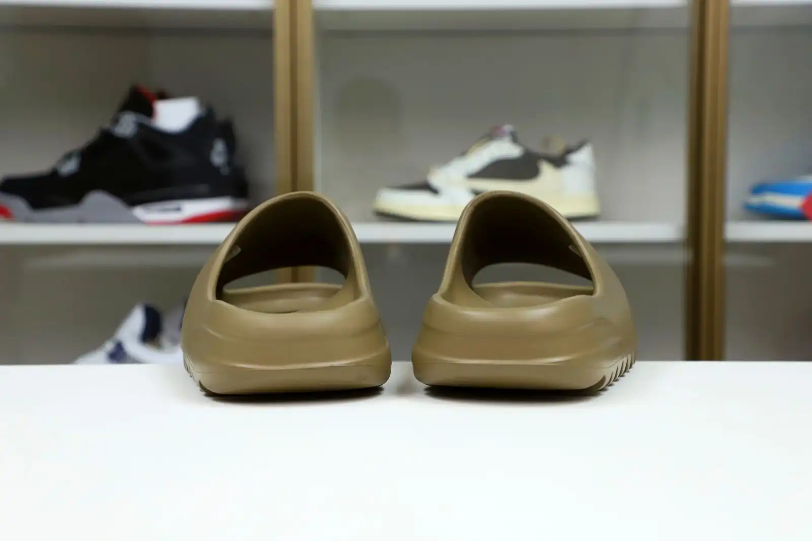 Kimikick Yeezy Slide BrownFV8425