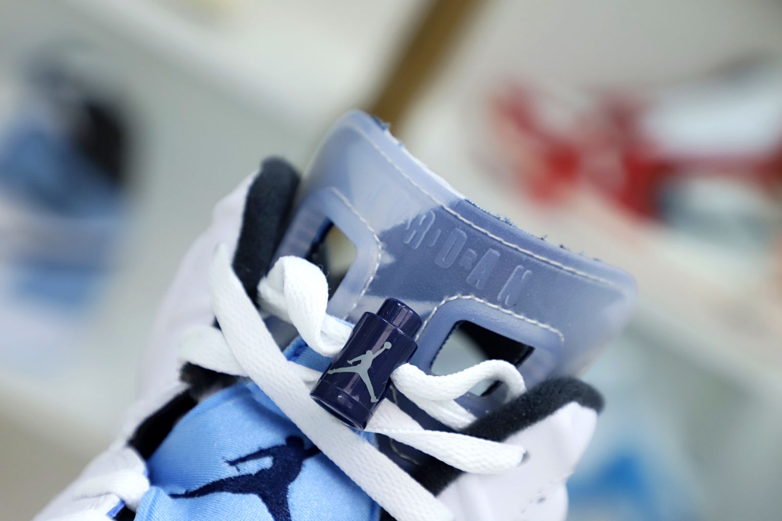 Kimi kick AIR JORDAN 6 RETRO 'UNC HOME'