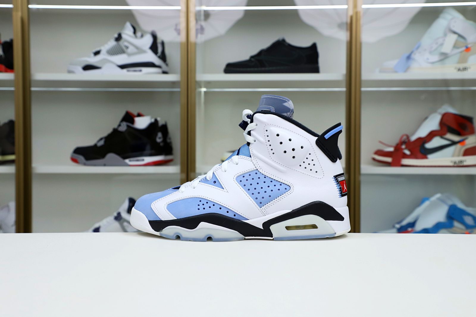 Kimi kick AIR JORDAN 6 RETRO 'UNC HOME'