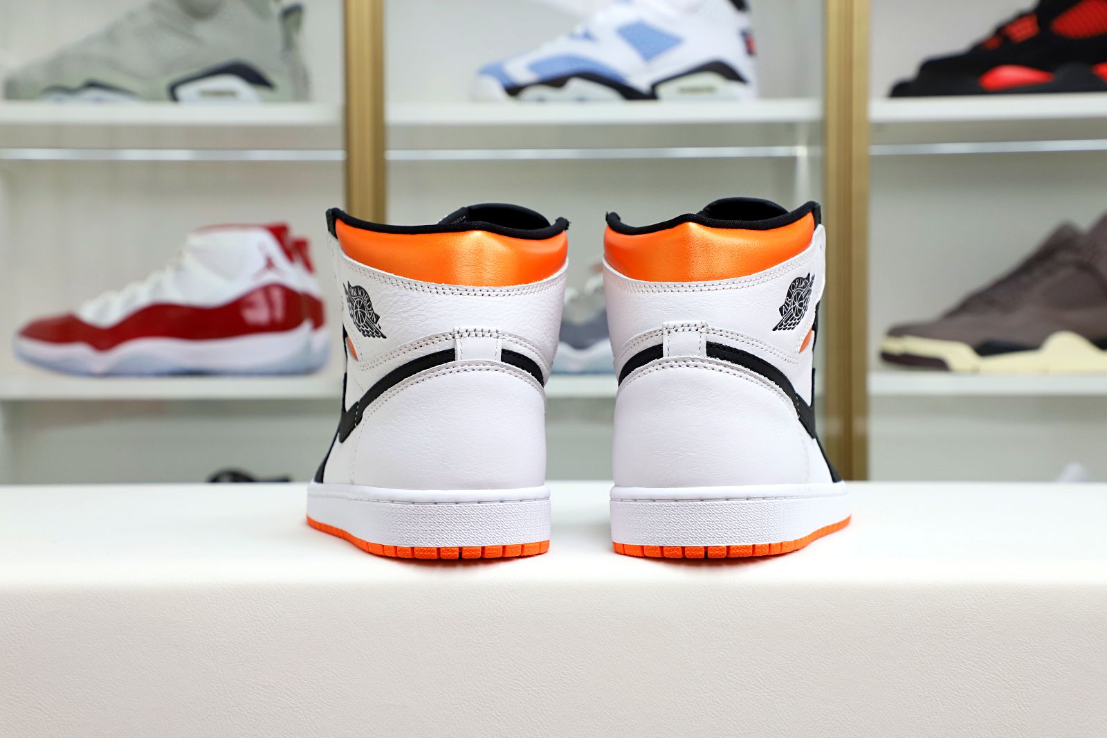 Kimi kick Air Jordan 1 Retro High OG Electro Orange'