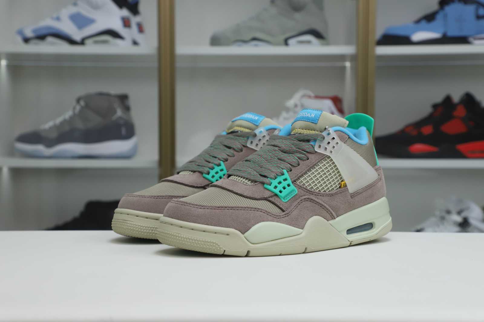 Kimi kick UNION LA X AIR JORDAN 4 RETRO 'TAUPE HAZE'