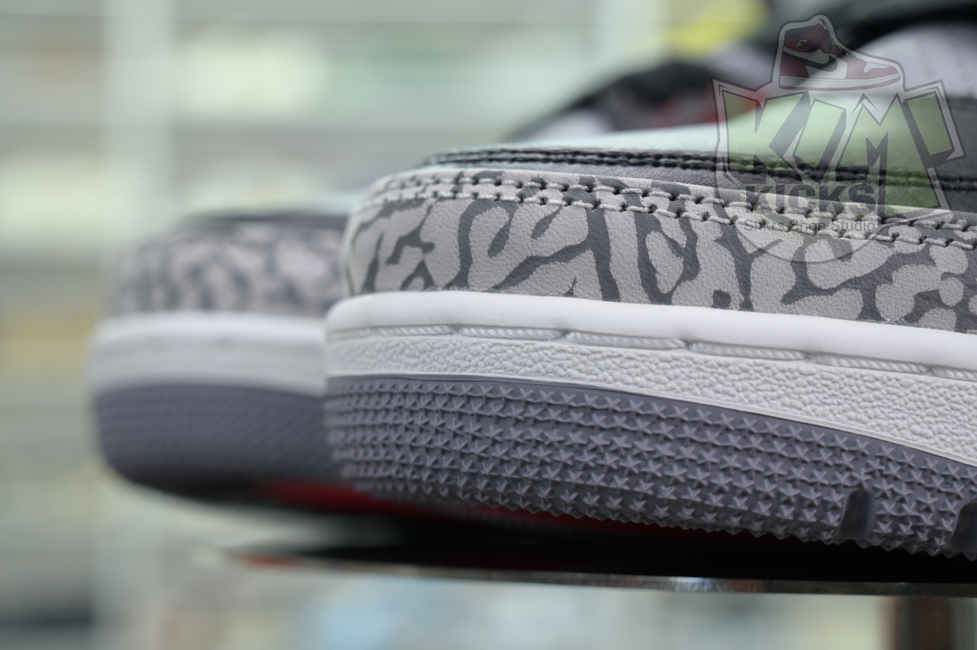 Kimi kick Air Jordan 3“Black Cement Reimagined”