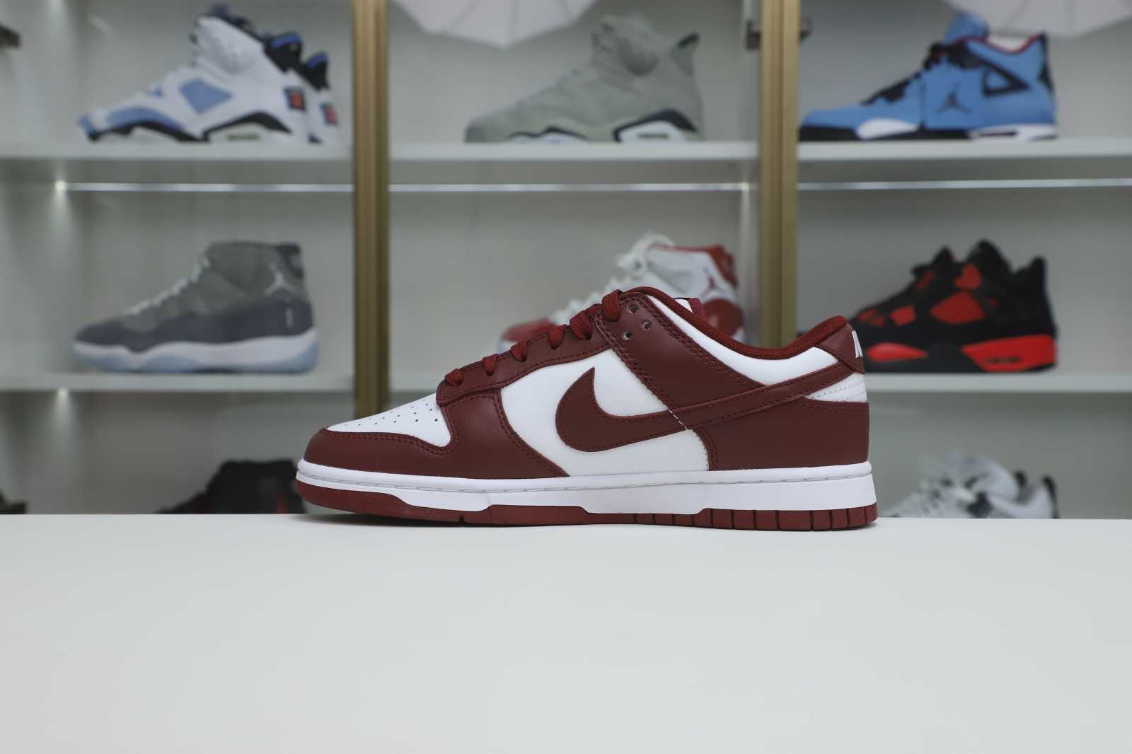 Kimi kick Nike Dunk LowRetro