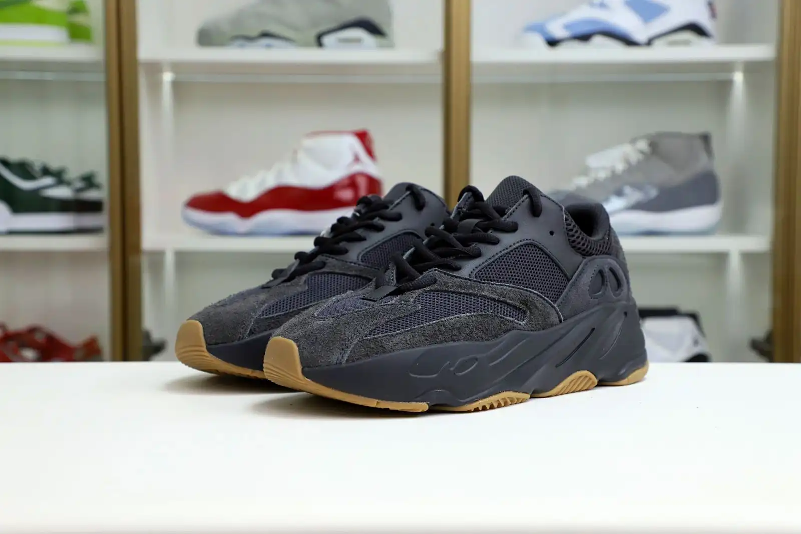 Kimikick YEEZY BOOST 700 'UTILITY BLACK'