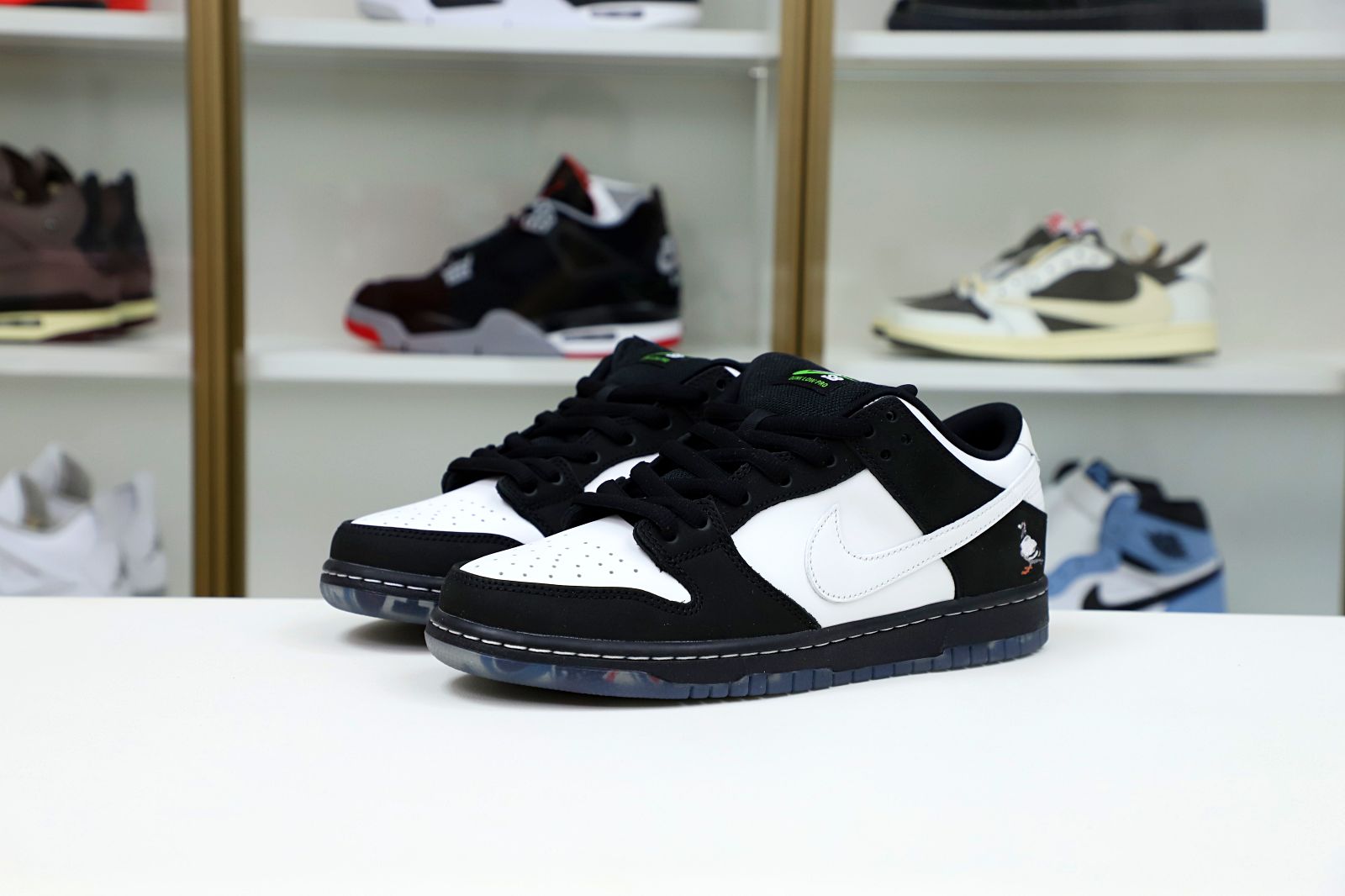 Kimi kick NIKE SB DUNK LOW STAPLE PANDA PIGEON (REGULAR BOX)