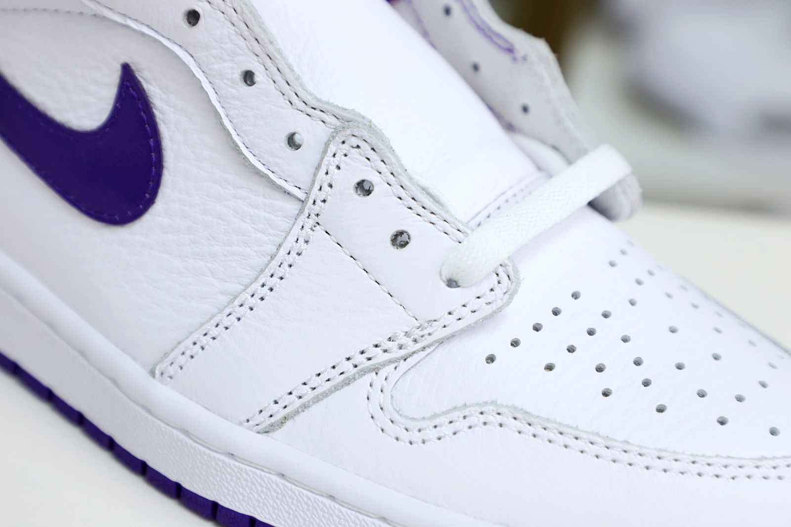 Kimi kick Air Jordan 1 High OG Court Purple