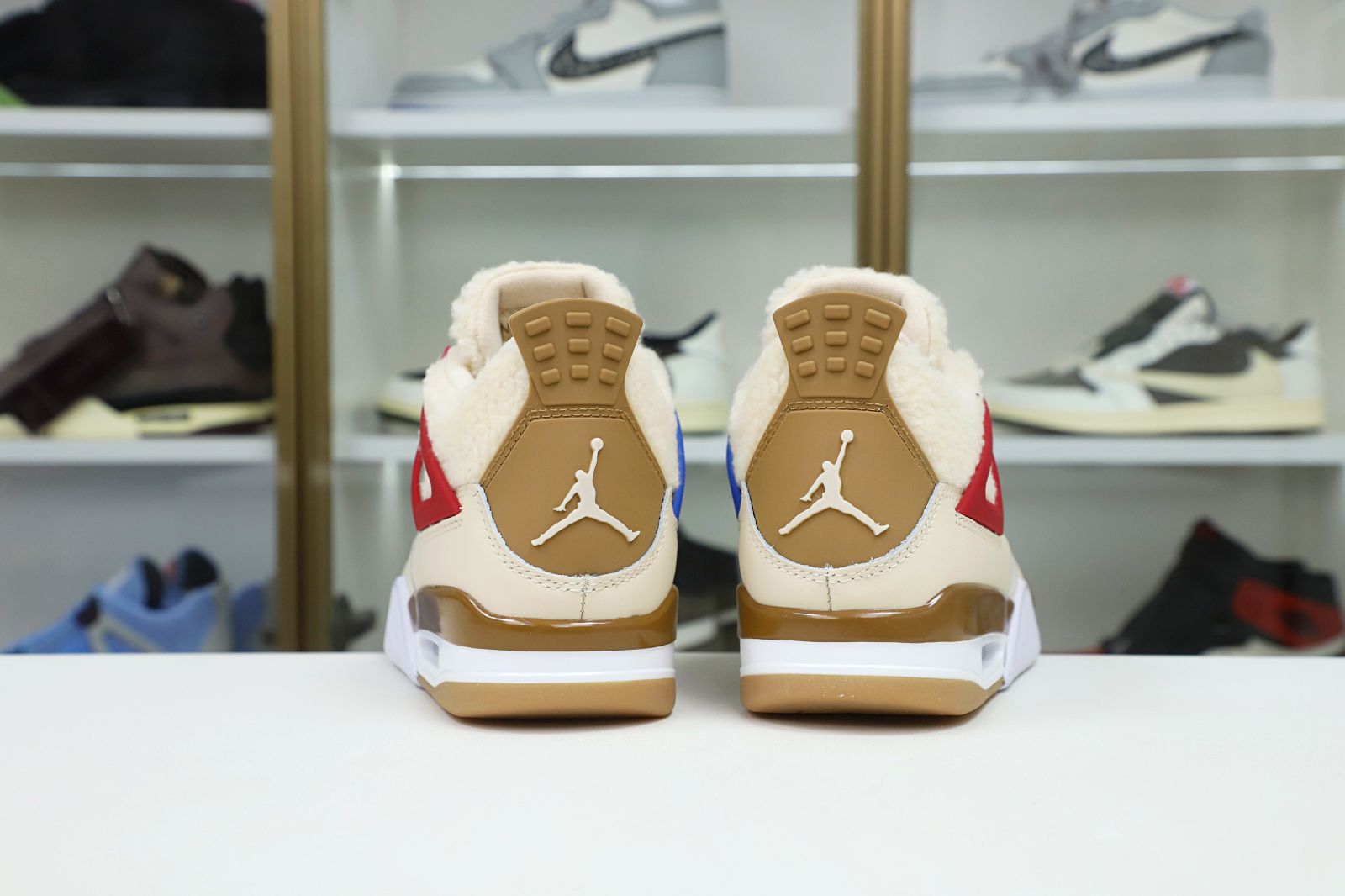 Kimi kick AIR JORDAN 4 RETRO GS 'WILD THINGS'