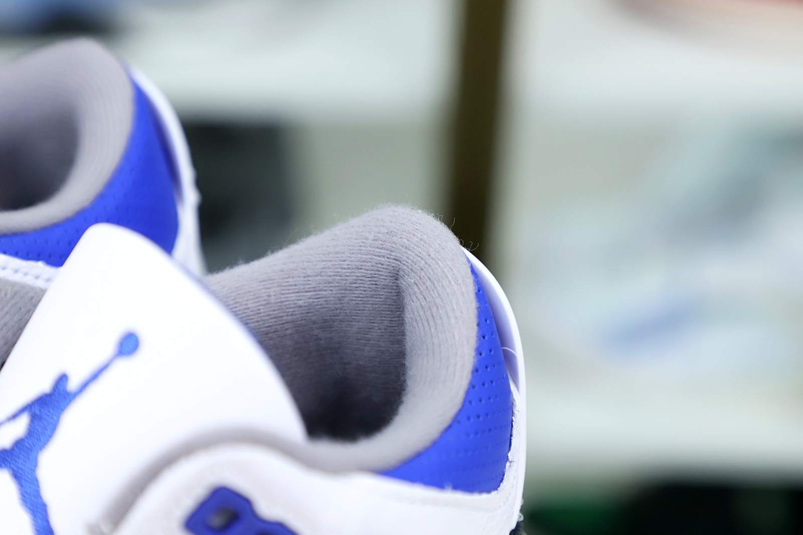 Kimi kick AIR JORDAN 3 RETRO 'RACER BLUE'