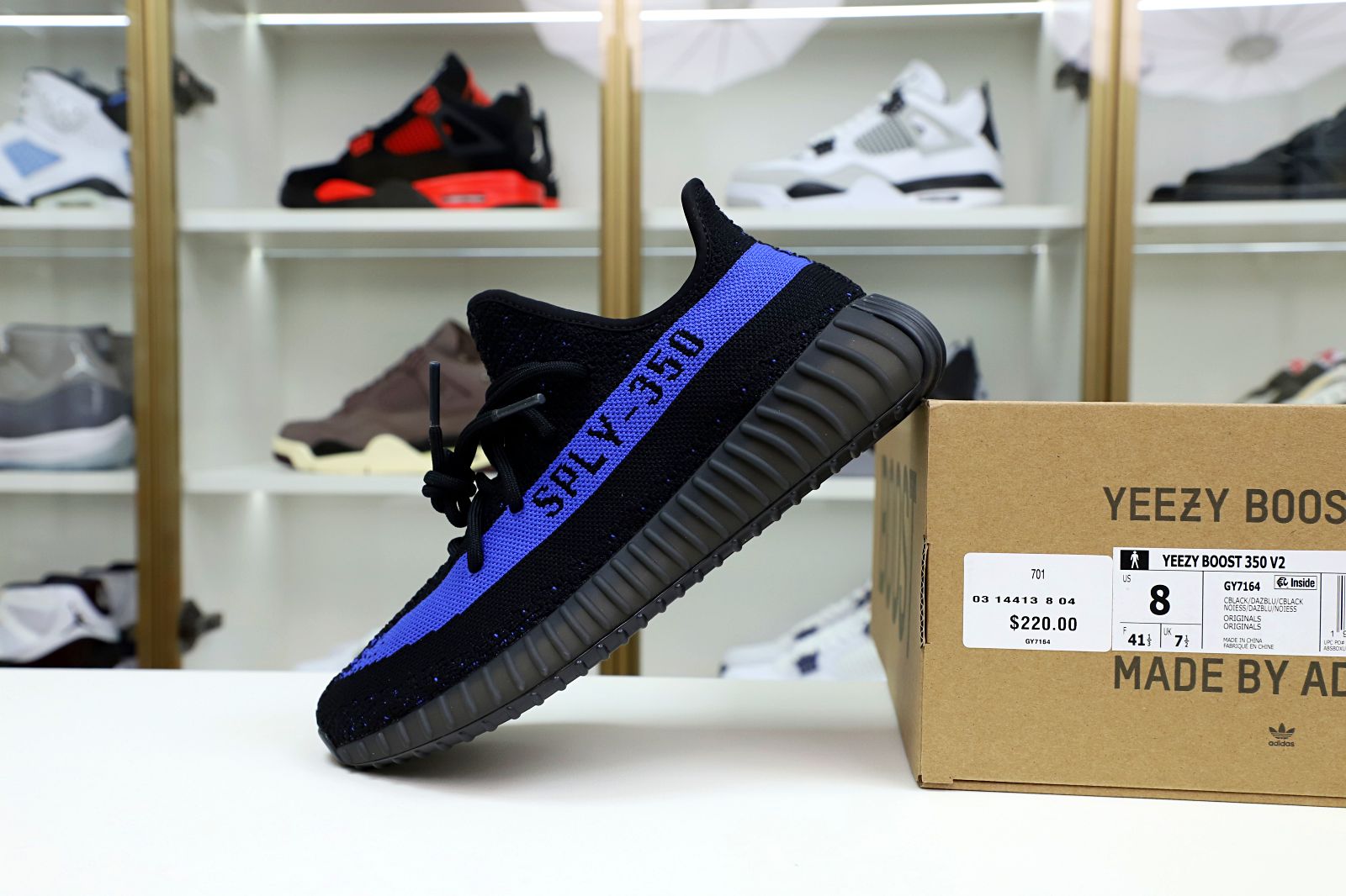 Kimi kick YEEZY BOOST 350 V2 'DAZZLING BLUE'