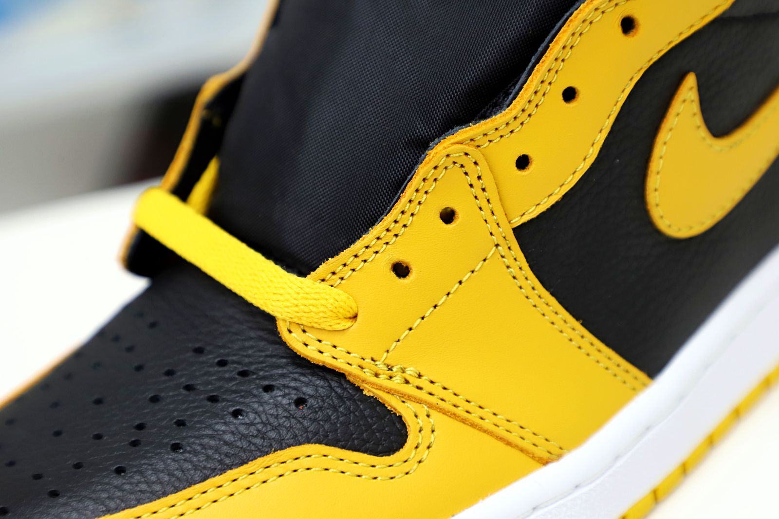 Kimi kick AIR JORDAN 1 HIGH RETRO OG 'POLLEN'