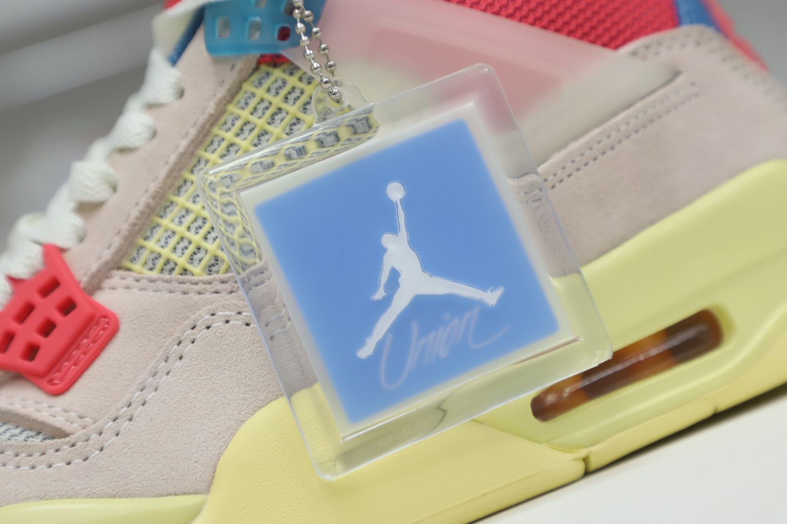 Kimi kick UNION LA X AIR JORDAN 4 RETRO 'GUAVA ICE'