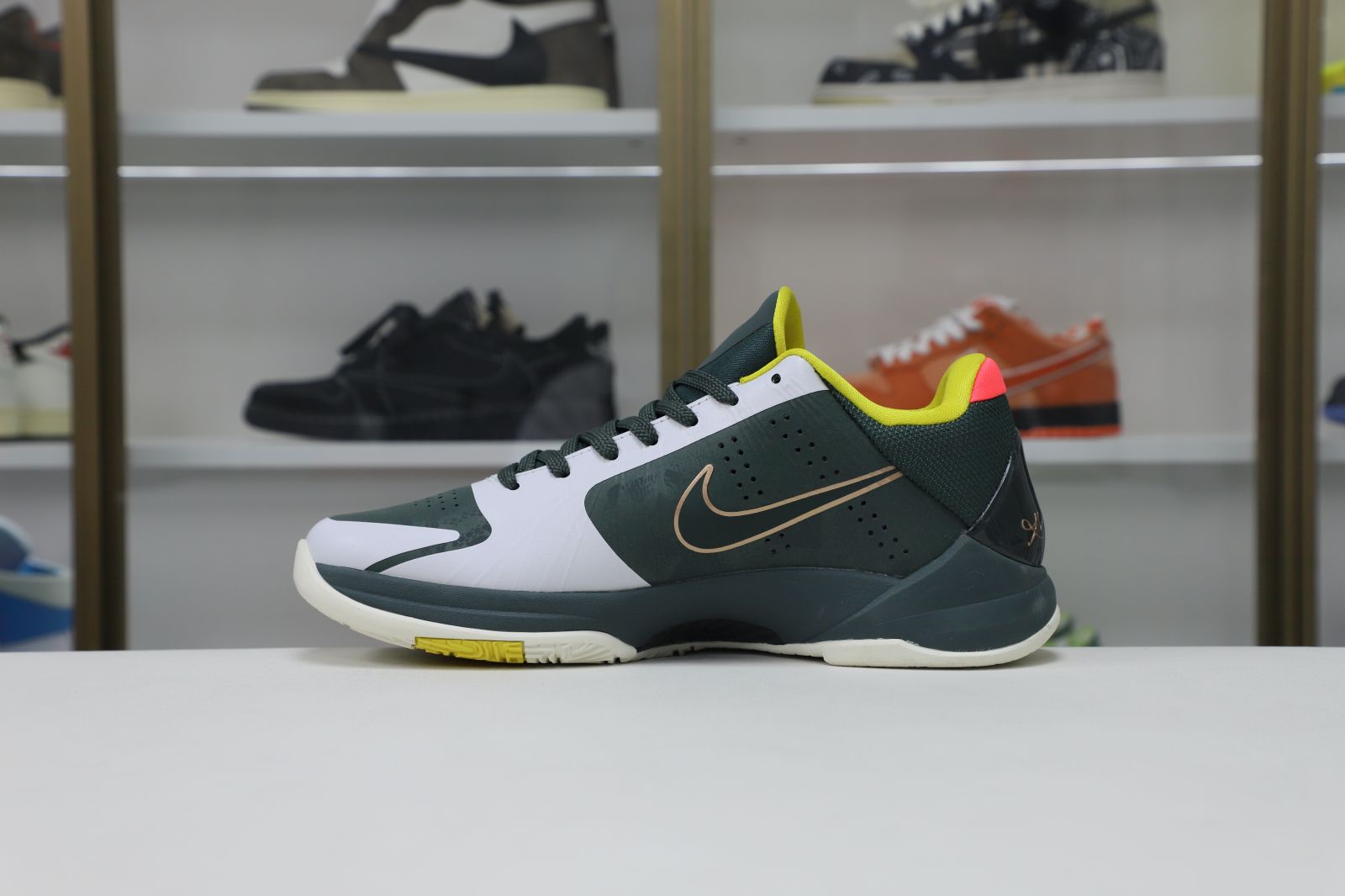 Kimi kick Nike Zoom Kobe 5 Protro EYBLForest Green